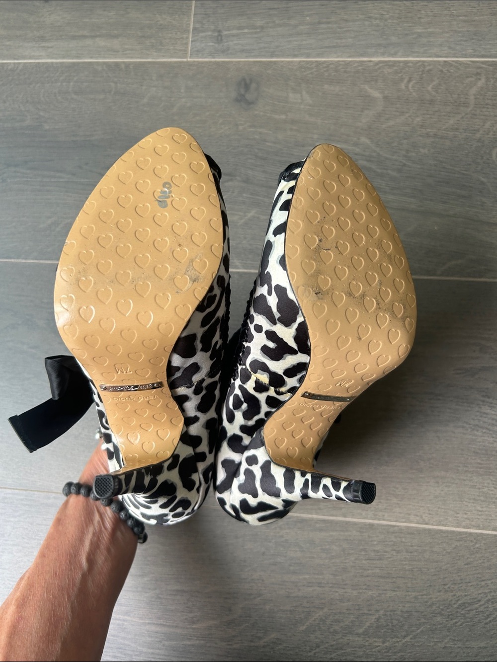 Betsey Johnson Mary Jane Bow Peep Toe Pumps Black White Animal Print Heels Sz 7 - Picture 11 of 15